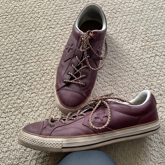 Converse Leather Chuck Taylors Size 11 - Picture 1 of 2